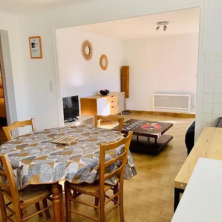 Quartier Calme Apartment *