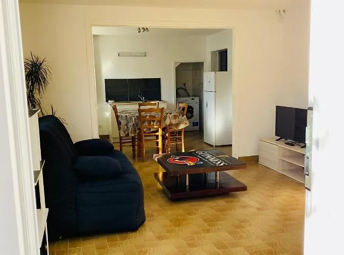 Lumineux Dans Impasse, Calme Apartman *